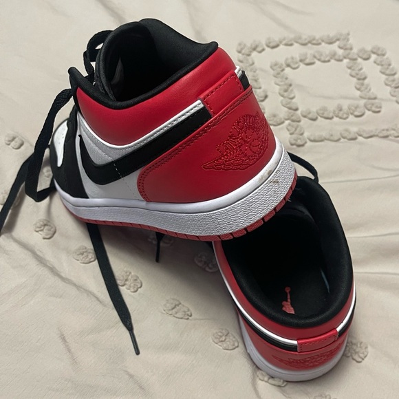 Nike Jordan 1 Low Sneakers - Picture 2 of 5